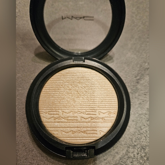 Mac Extra Dimension Skinfinish in Double-Gleam Highlighter - Picture 7 of 9
